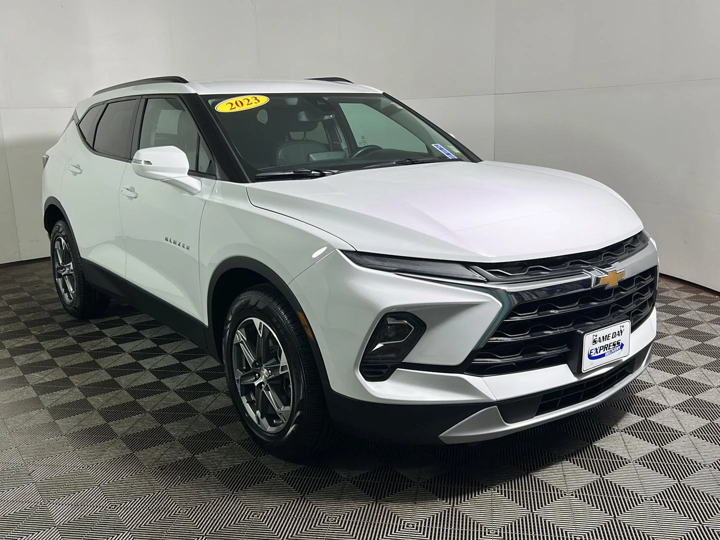 Used 2023 Summit White Chevrolet LT image 4