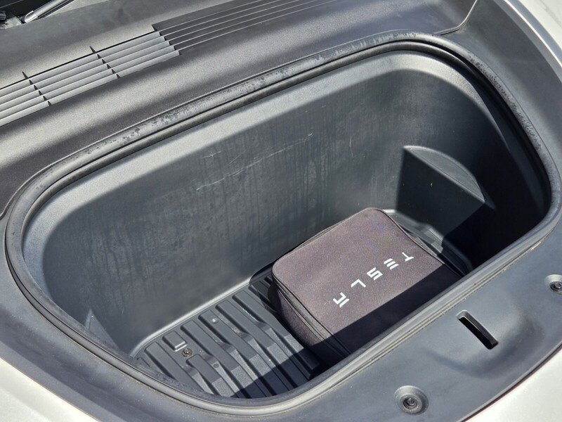 Used 2020  Tesla Long Range image 25