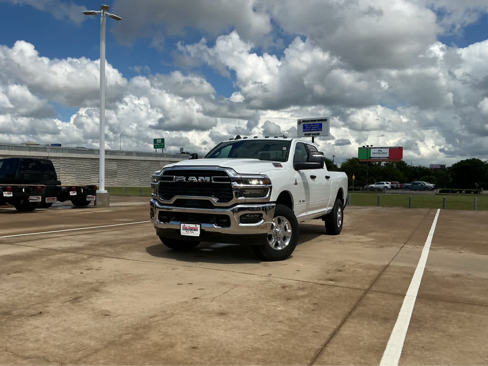 New 2026 Bright White Clear-Coat Exterior Paint RAM Lone Star image 2