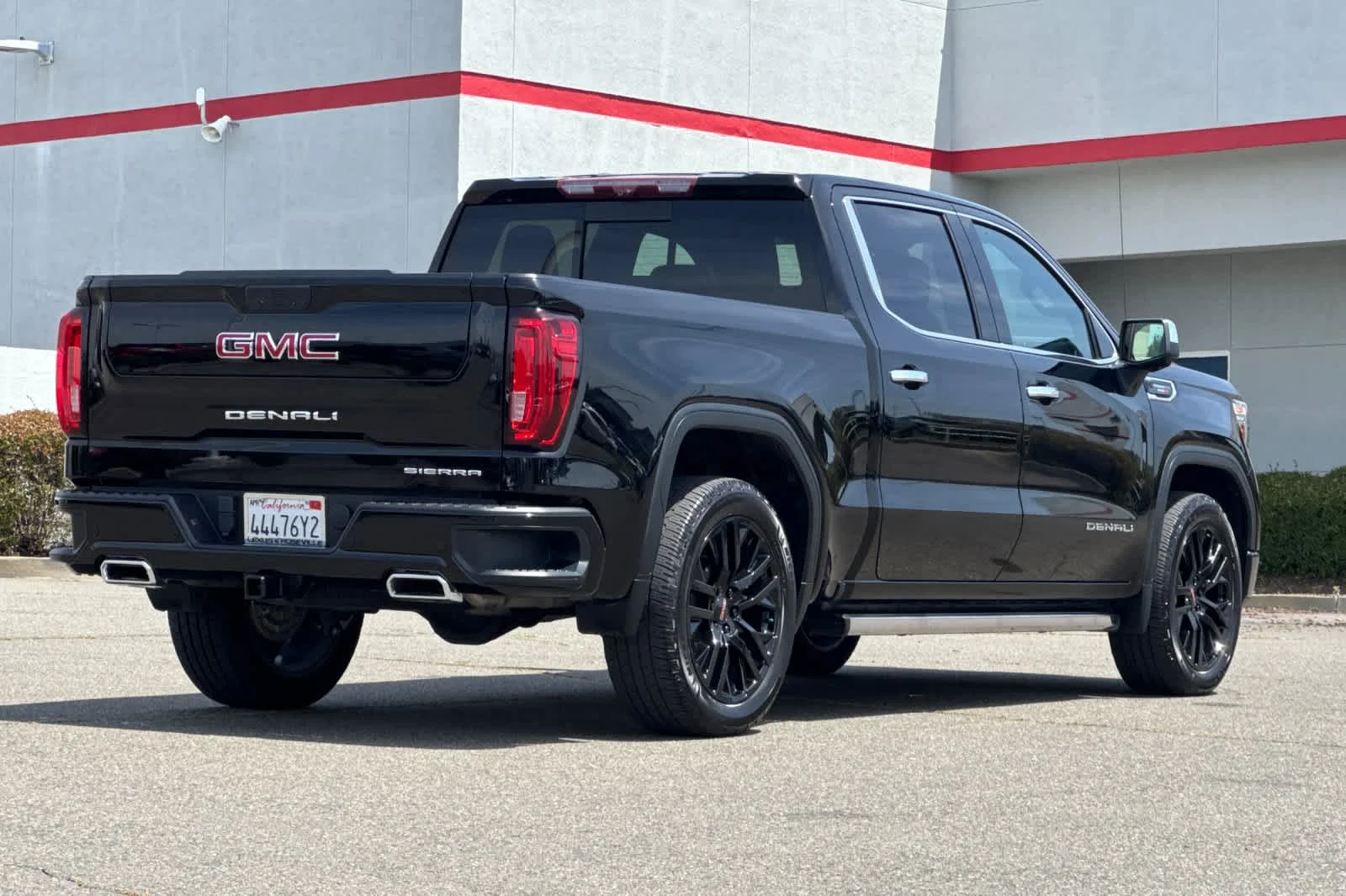 Used 2020 Onyx Black GMC Denali image 2