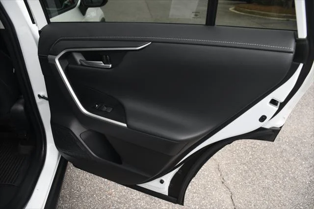 Certified Used 2024 WIND CHILL PEARL Toyota  image 21