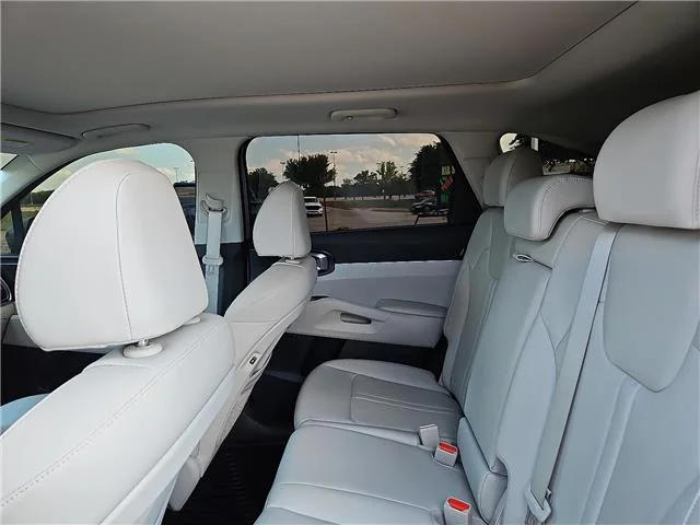 Used 2025 Wolf Gray KIA S Front-Wheel Drive image 9