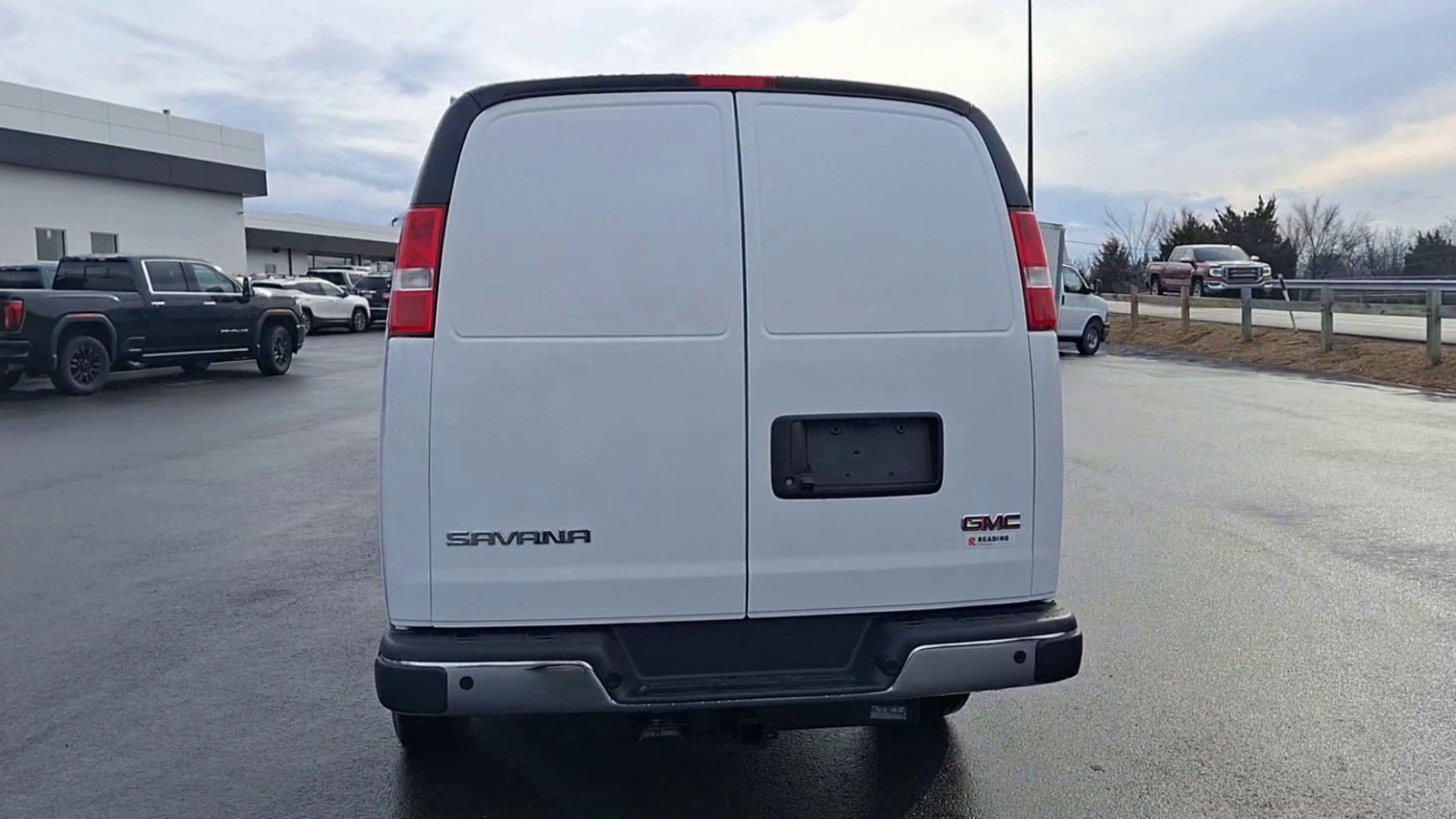 2025 GMC Savana Cargo Work Van - Photo 27