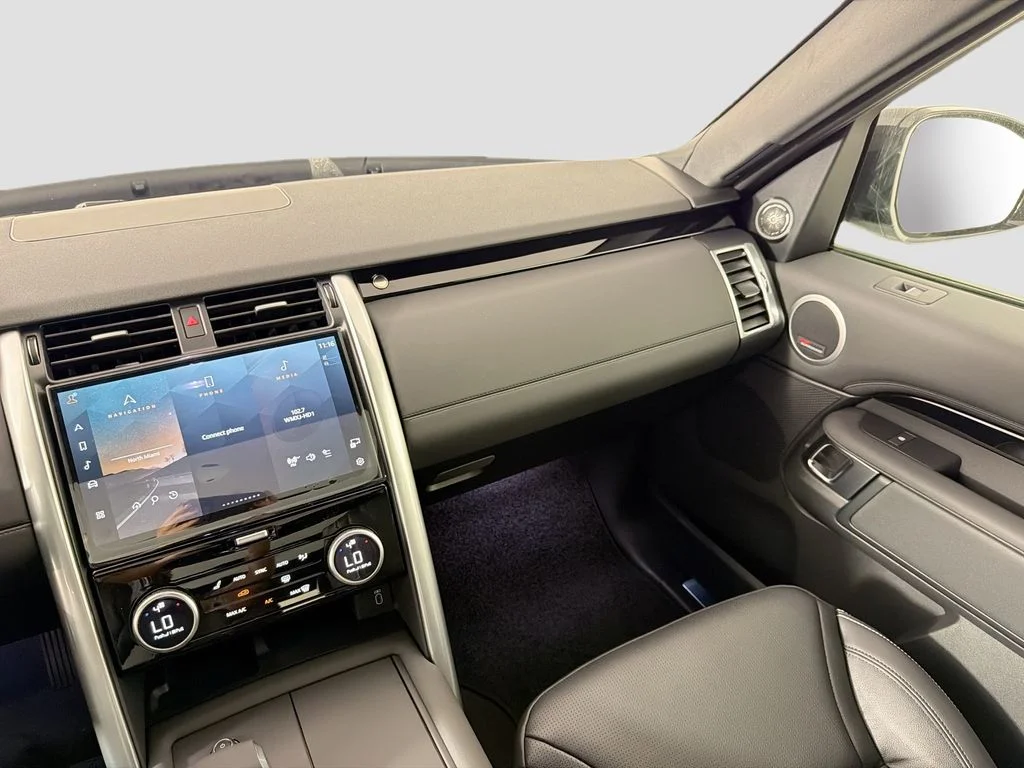 New 2026 Fuji White Land Rover S image 25