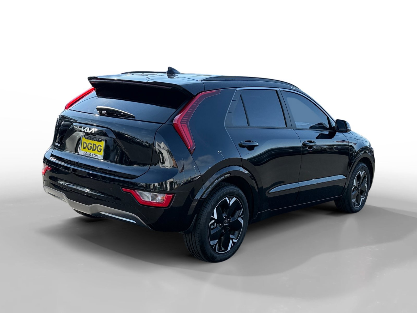 Used 2023 Aurora Black Kia Wind image 5