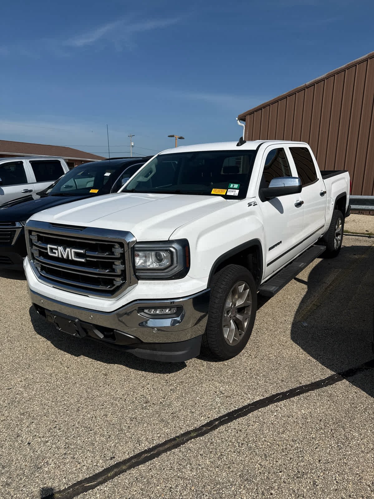 Used 2018 SUMMIT WHITE GMC SLT image 1