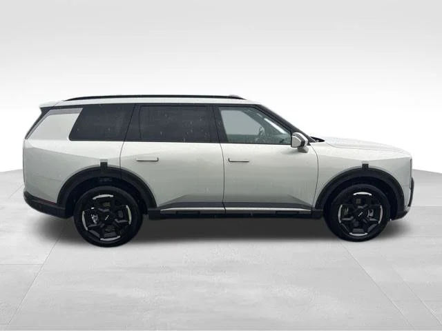 Used 2027 White Kia EX image 2