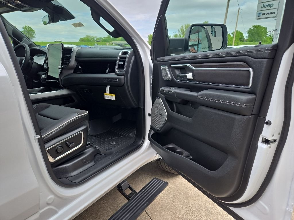 New 2026 Ivory White Tri-Coat Pearl-Coat Exterior Paint RAM Laramie image 85