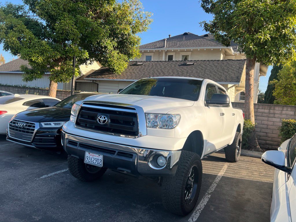 Used 2013 Super White Toyota Grade image 4