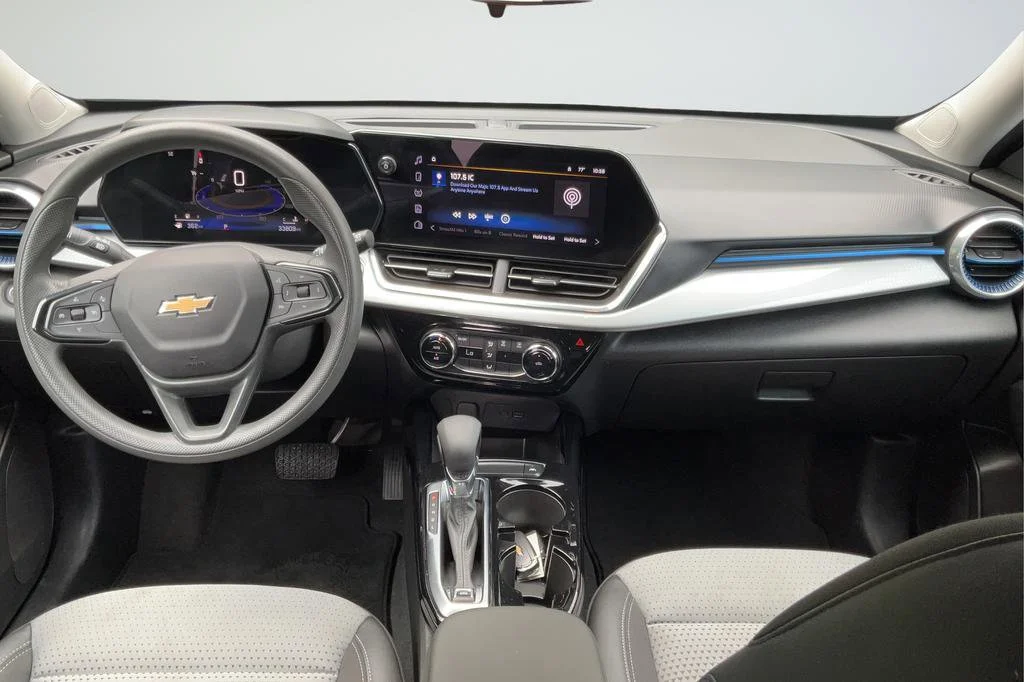 2025 Chevrolet Trax LT - Photo 12