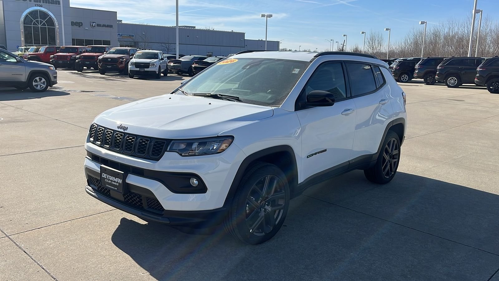 New 2026 Bright White Clear-Coat Exterior Paint Jeep Latitude image 4