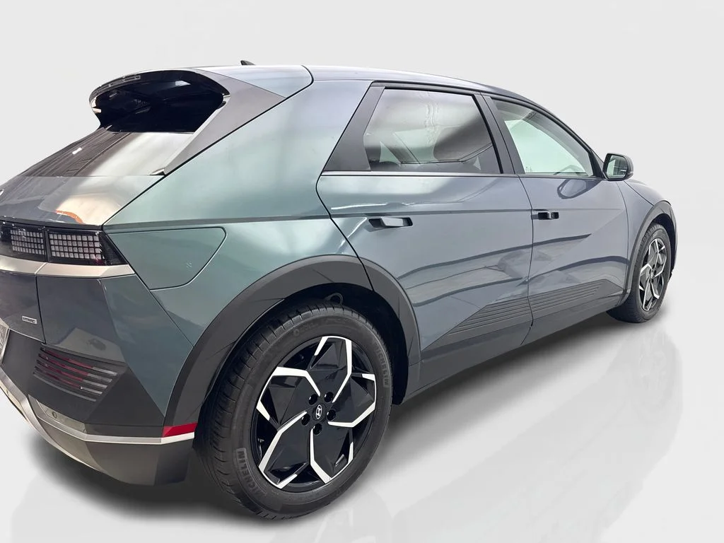 Used 2024 Green Hyundai SEL image 13