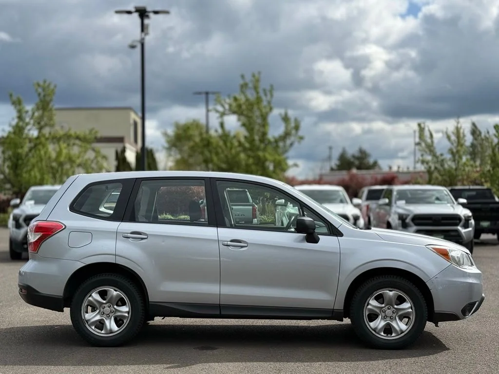 Used 2014 Silver Subaru 2.5i image 6