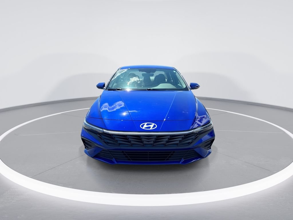 Used 2025 Blue Hyundai SE image 3