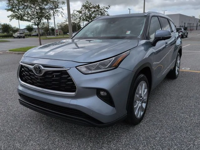 Certified Used 2024  Toyota Limited image 8