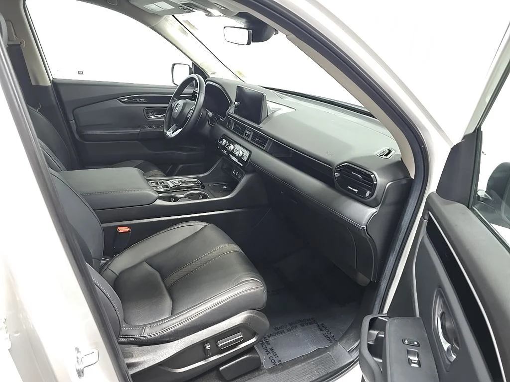 Used 2025 Platinum White Pearl Honda Touring image 16