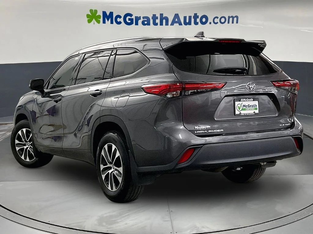Used 2022 Gray Toyota XLE image 3