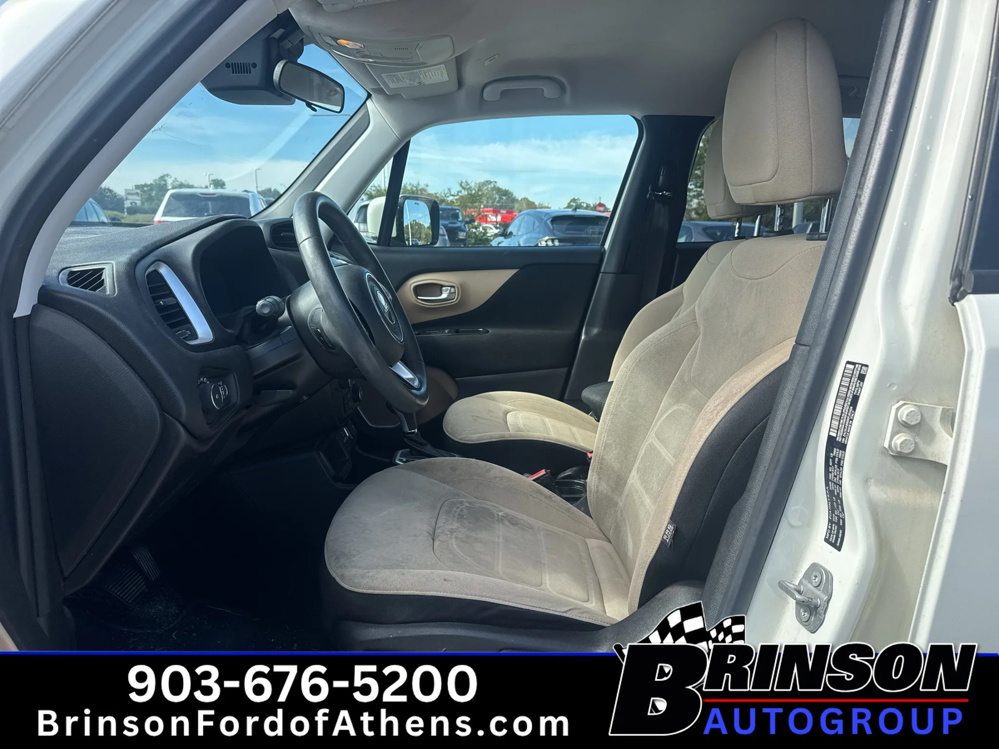 Used 2019 Alpine White Clearcoat Jeep Latitude image 12