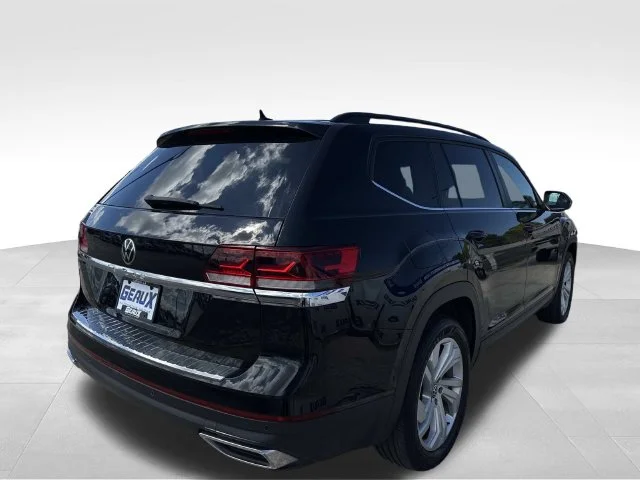 Used 2023 Black Volkswagen 2.0T SE w/Technology image 12