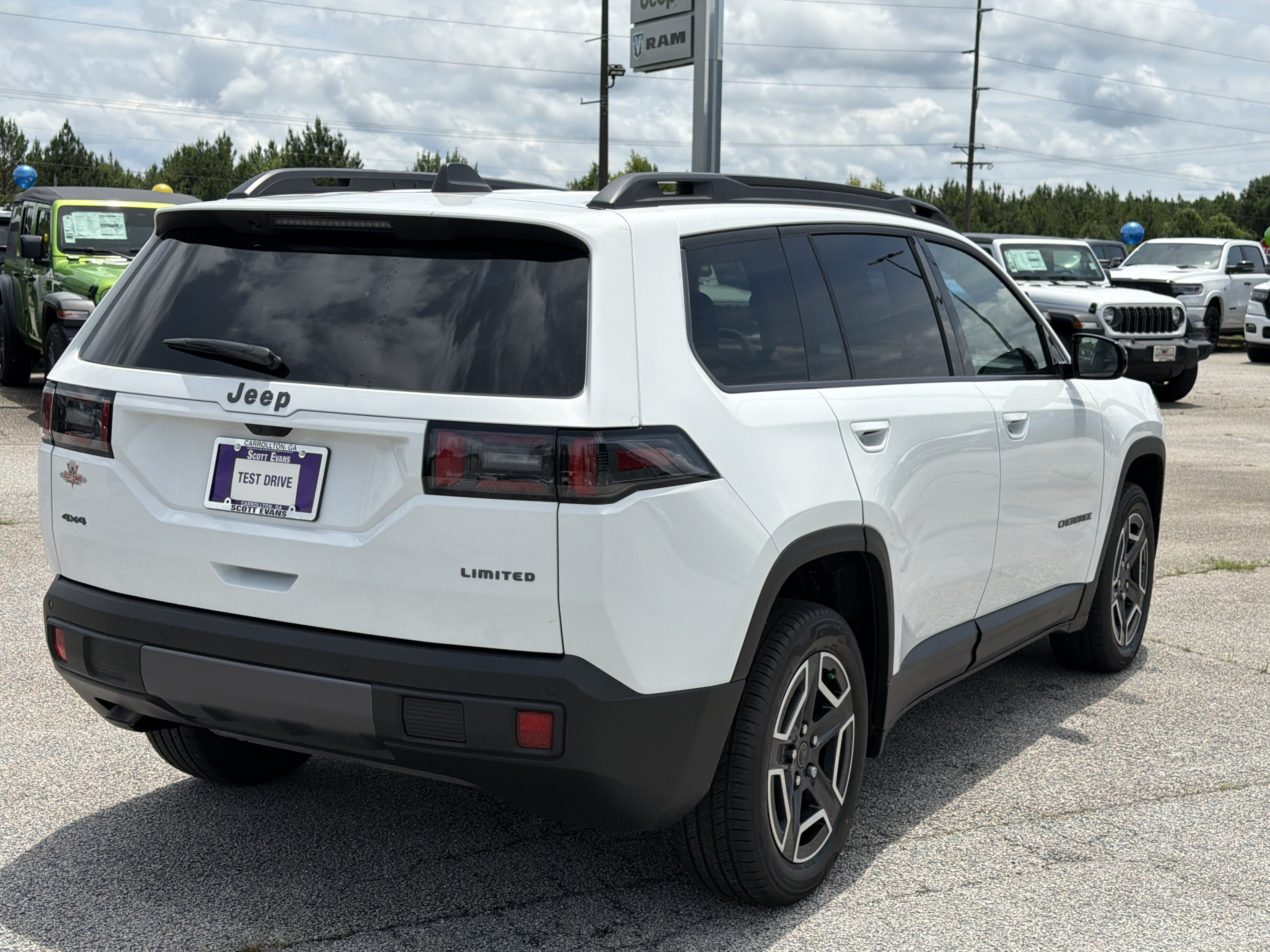 New 2026 Bright White Clear-Coat Exterior Paint Jeep Limited image 8