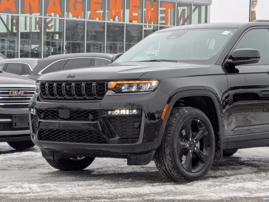 New 2026 Black Jeep Limited - - 4x4 - 20 Gloss Black Wheels - Luxury Tech II - Remote Start & More! image 9