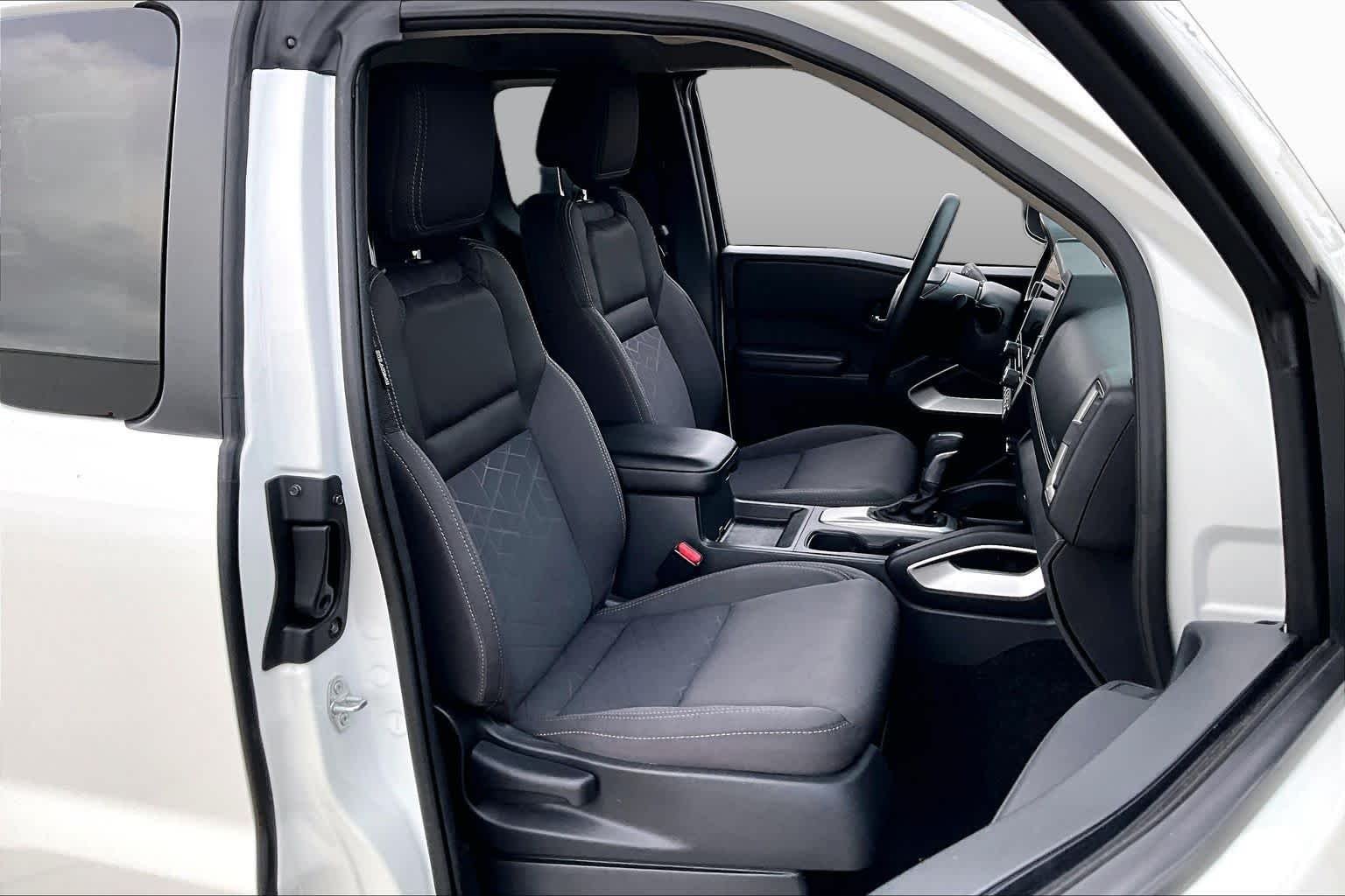 Used 2025 Glacier White Nissan SV image 9