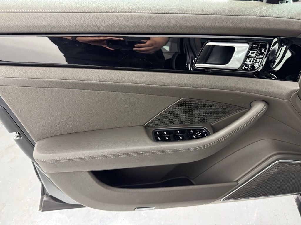 Used 2019 Jet Black Metallic Porsche 4 image 12