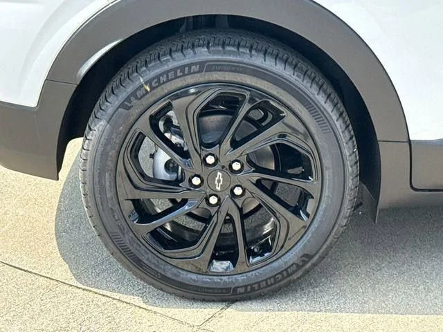 New 2027 Summit White Chevrolet RS image 17