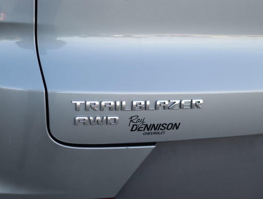 Used 2025 Sterling Gray Metallic Chevrolet LT image 30