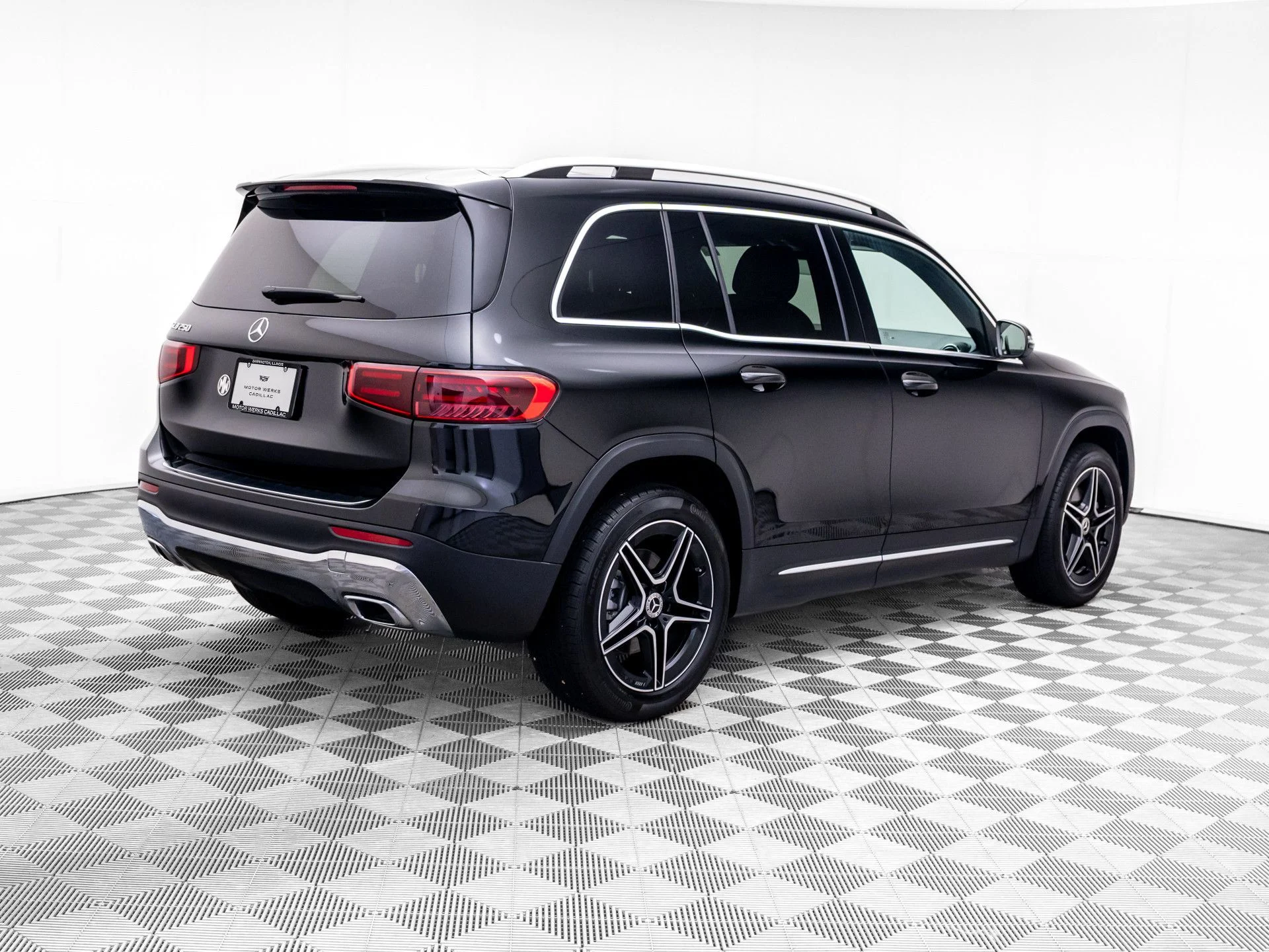 Used 2026 Black Mercedes-Benz GLB 250 image 5