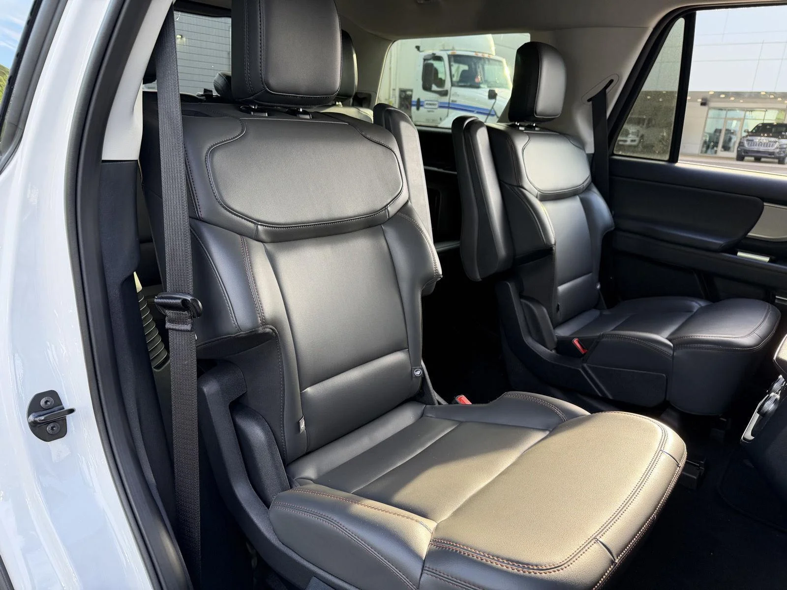 Used 2025 Oxford White Ford Active image 21