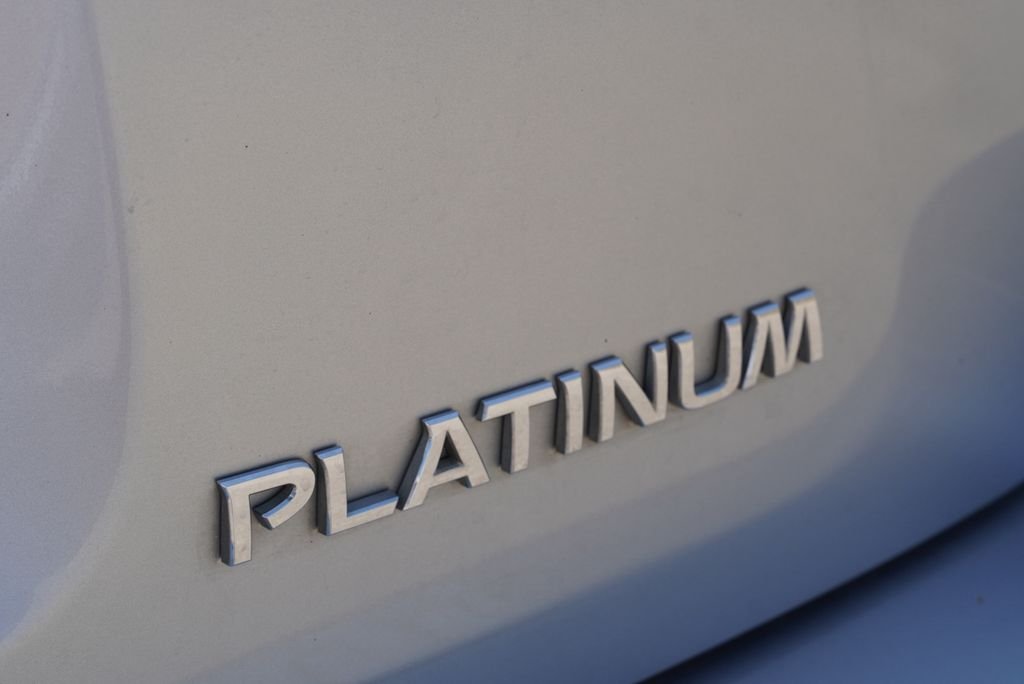 Used 2018 Silver Nissan Platinum image 10