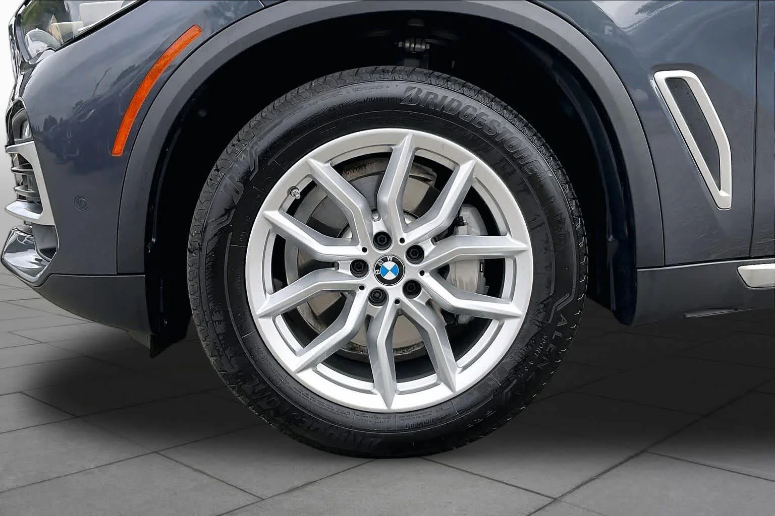 Used 2019 Arctic Gray Metallic BMW xDrive40i image 10