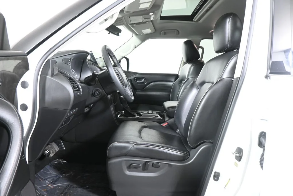 Certified Used 2023 White INFINITI LUXE image 3