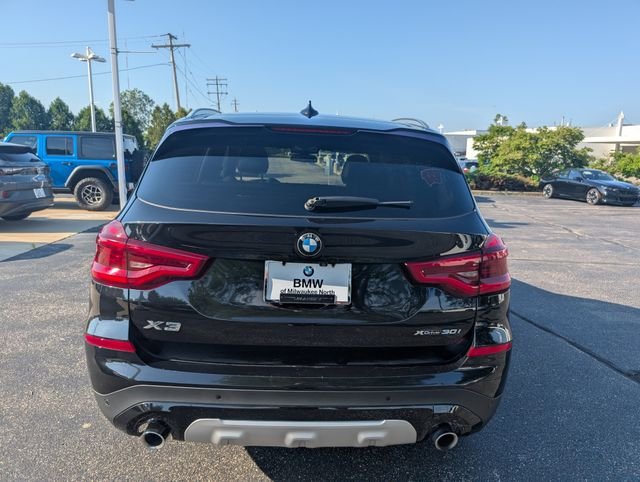 Used 2021 Black Sapphire Metallic BMW xDrive30i image 3