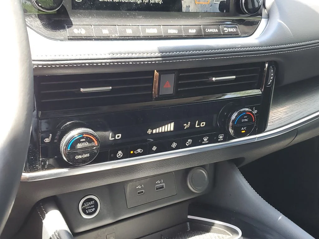Used 2023 White Nissan Platinum image 30