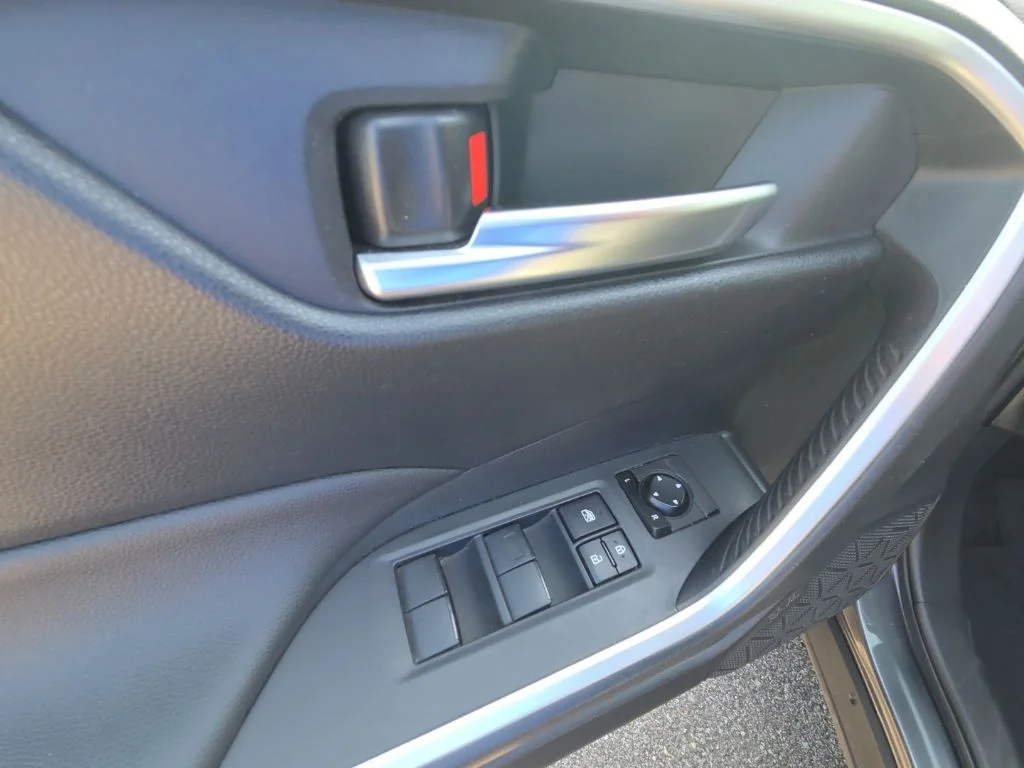 Used 2019 Gray Toyota XLE image 17