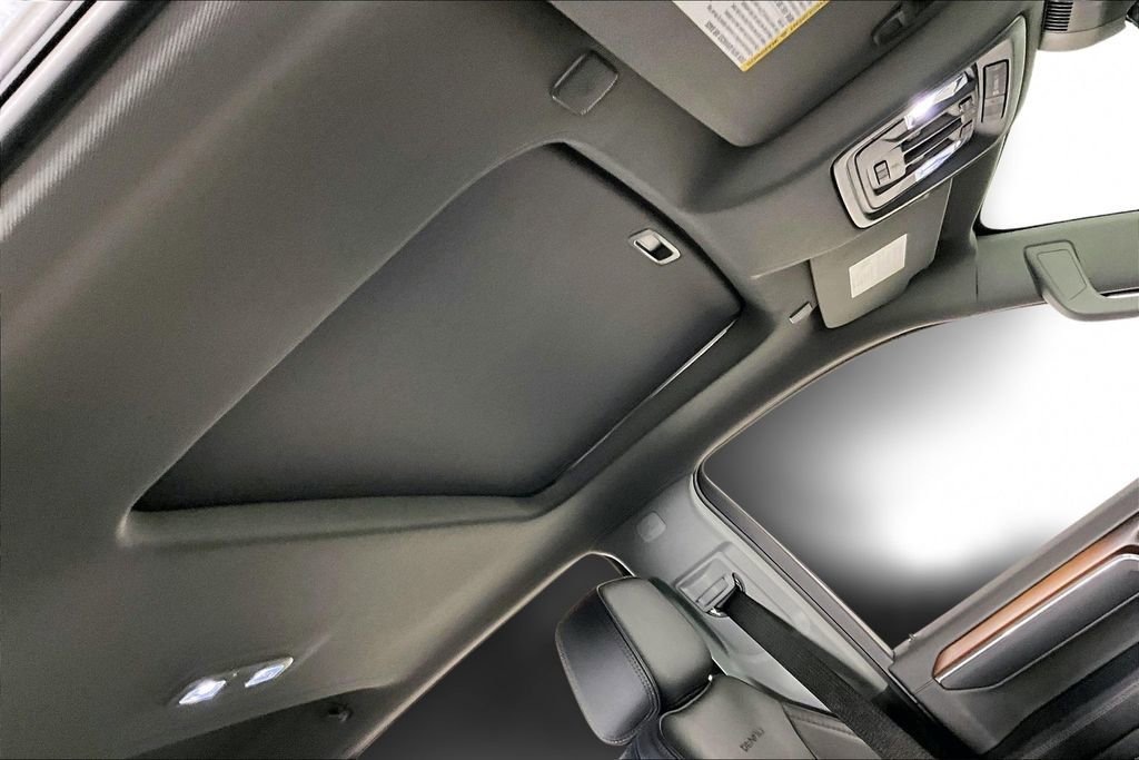 Used 2025 Sterling Metallic GMC Denali image 27
