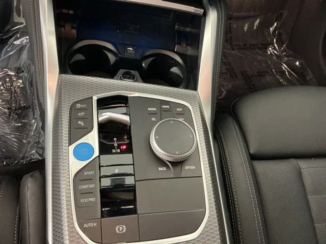 Used 2023 White BMW M50 image 21