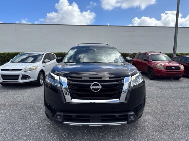 Used 2022 Super Black Nissan SL image 5