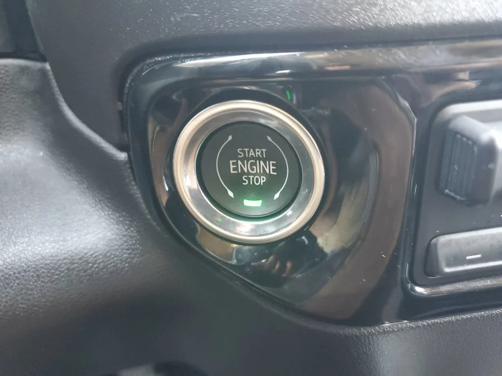 Used 2024 Summit White Chevrolet RST image 35