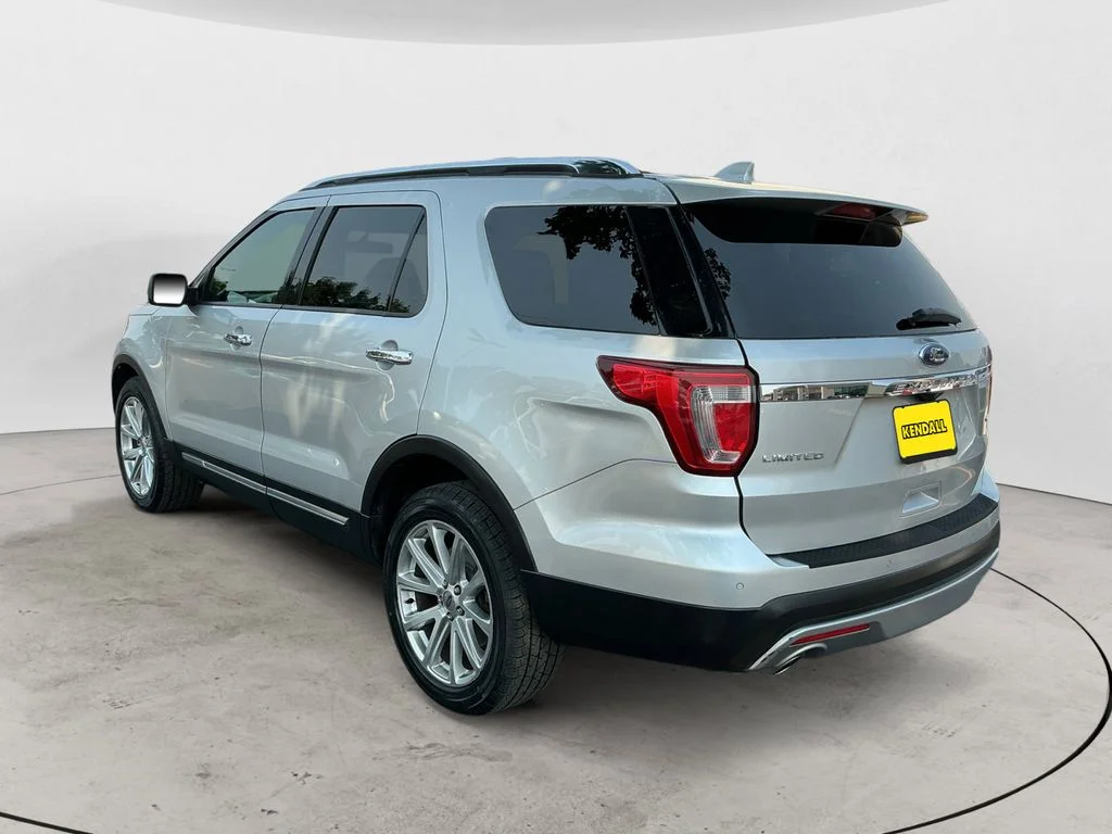Used 2016 Silver Ford Limited image 7