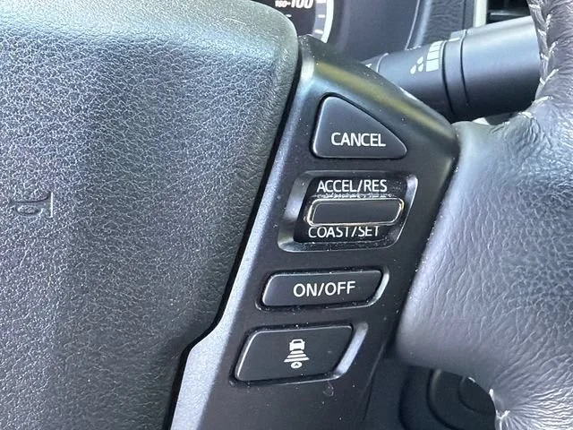 Used 2022 Green Nissan Crew Cab SV 4x2 image 25