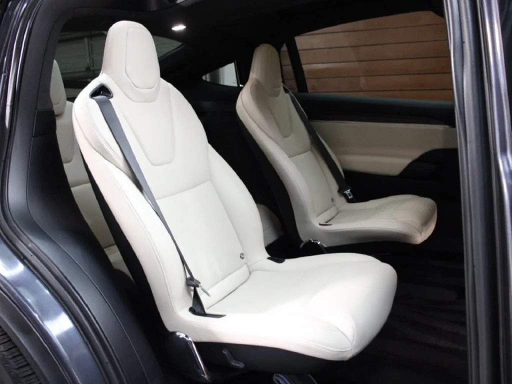 Used 2022  Tesla Base image 8