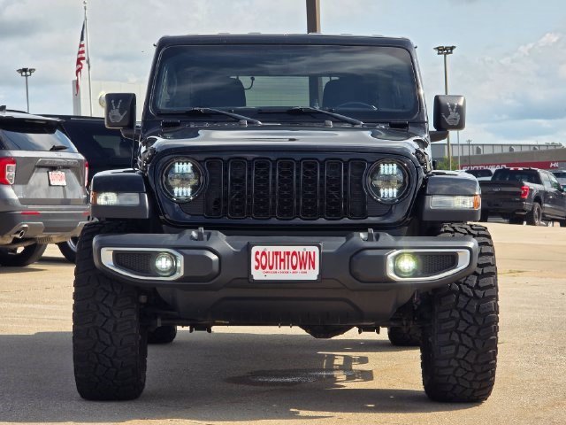 Used 2020 Black Clearcoat Jeep Sahara image 2