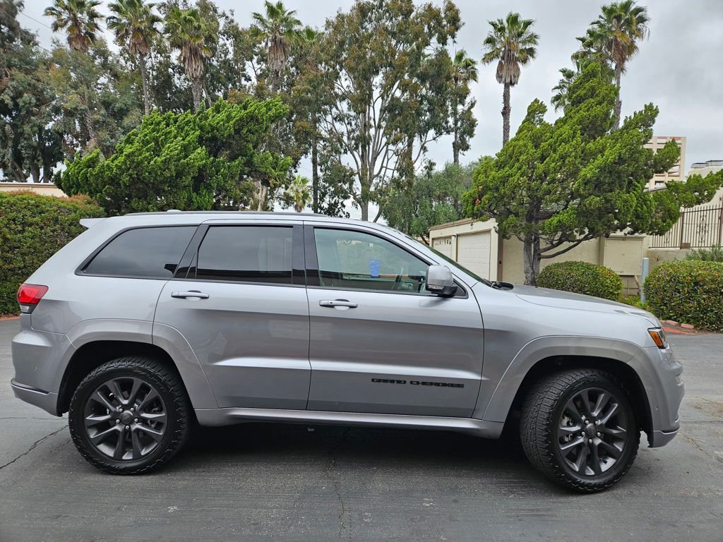 Used 2018 Silver Jeep Overland image 4