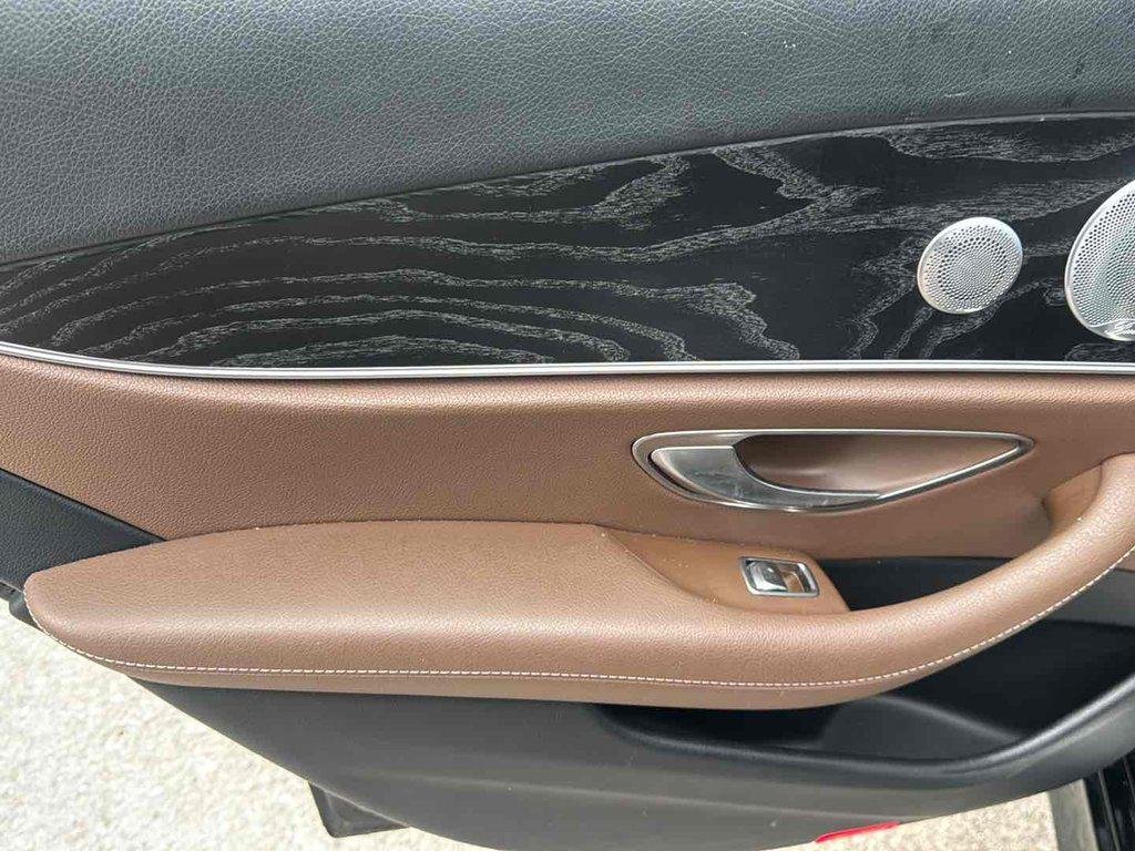 Used 2018 Black Mercedes-Benz 4MATIC® image 27