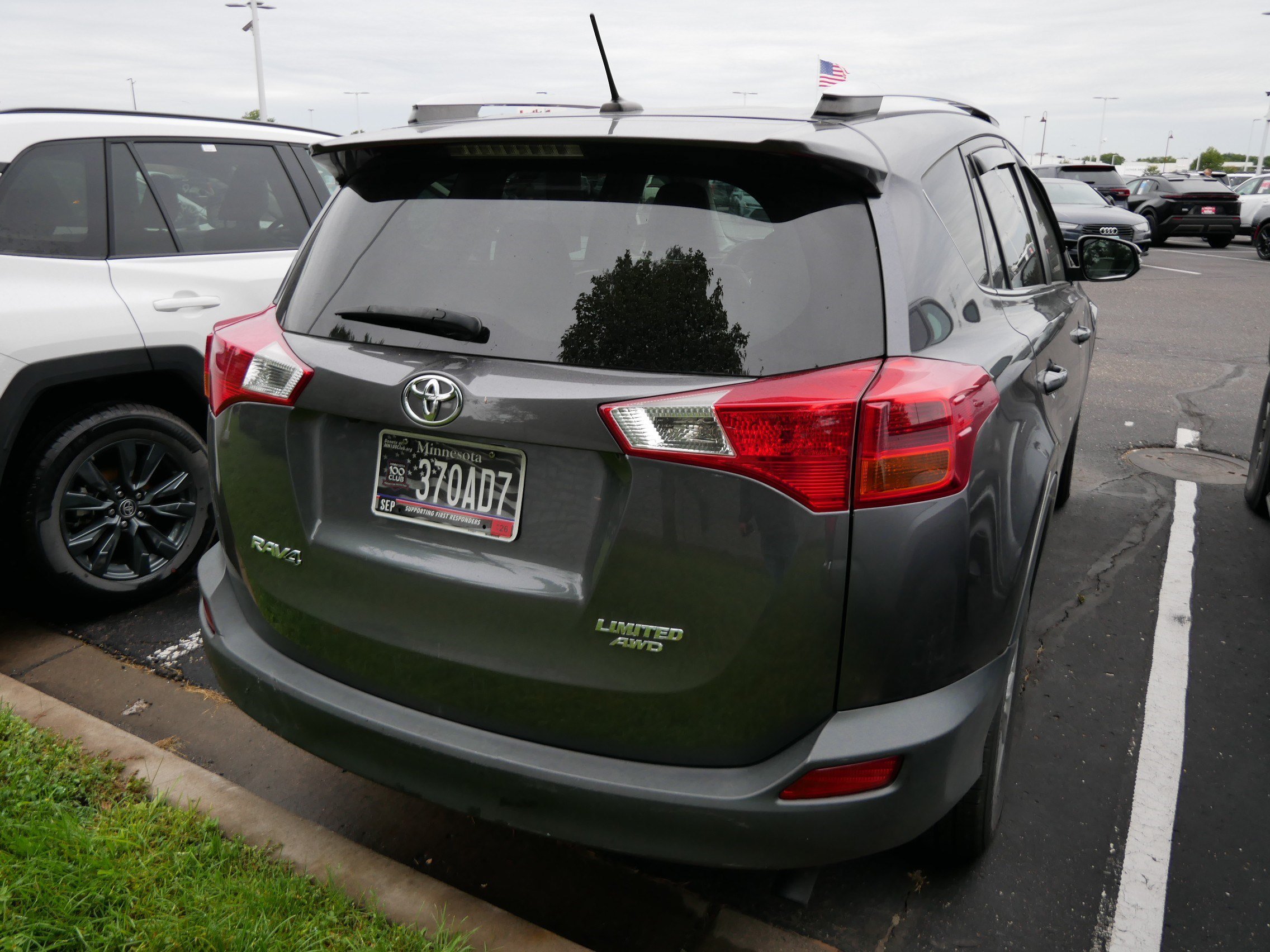 Used 2015 Magnetic Gray Metallic Toyota Limited image 5