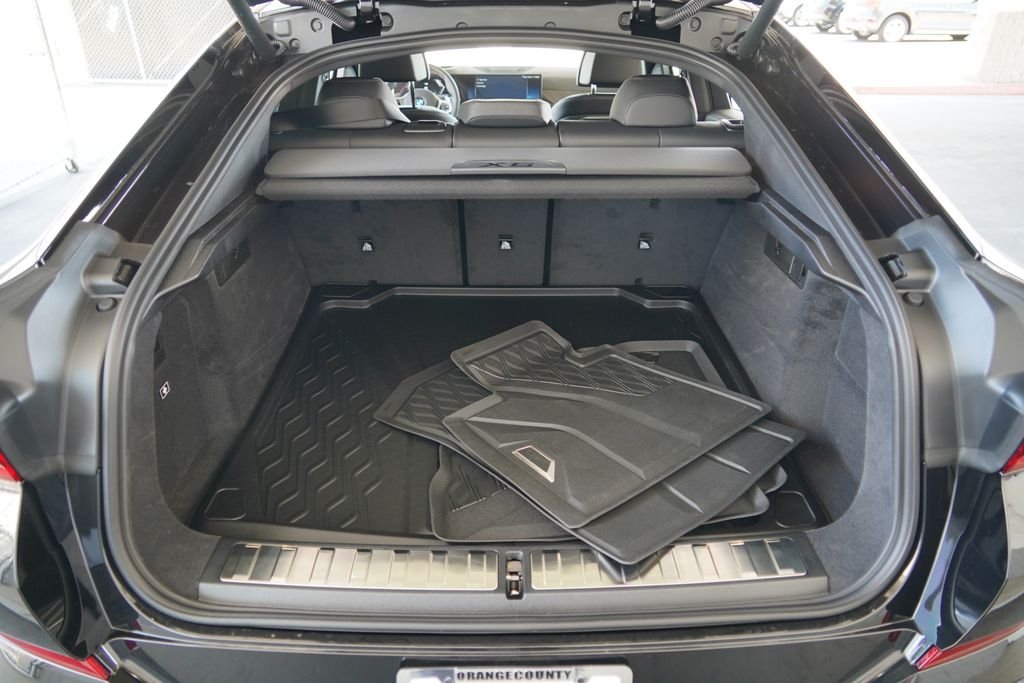 New 2027 Black Sapphire Metallic BMW M60i image 20