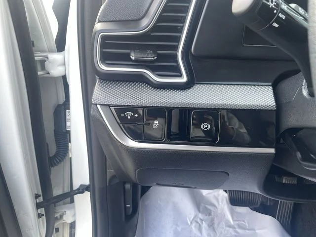 2025 Kia Sportage LX - Photo 21